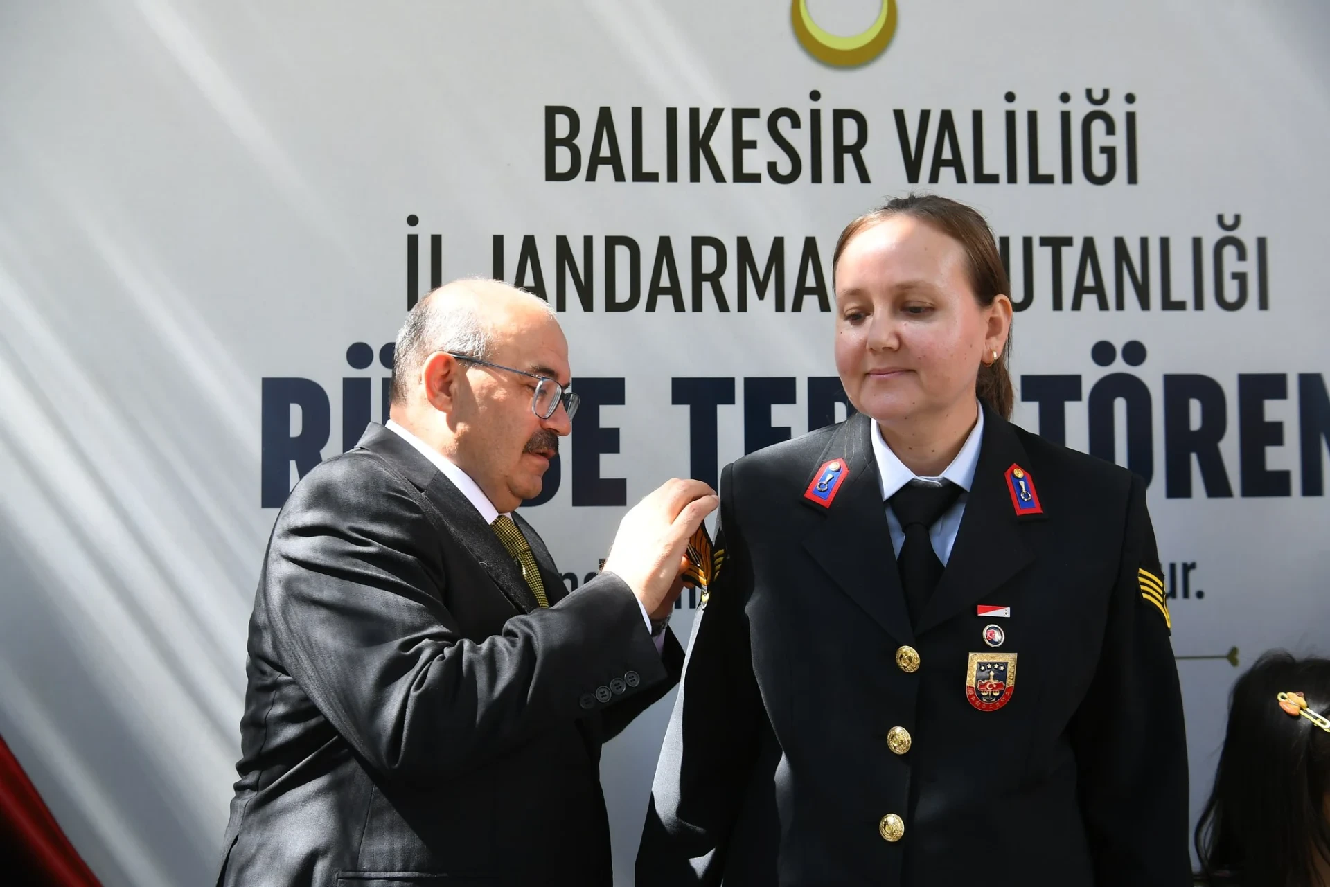 Balıkesir Jandarmasında Terfi Coşkusu: Vali Ustaoğlu Rütbeleri Taktı