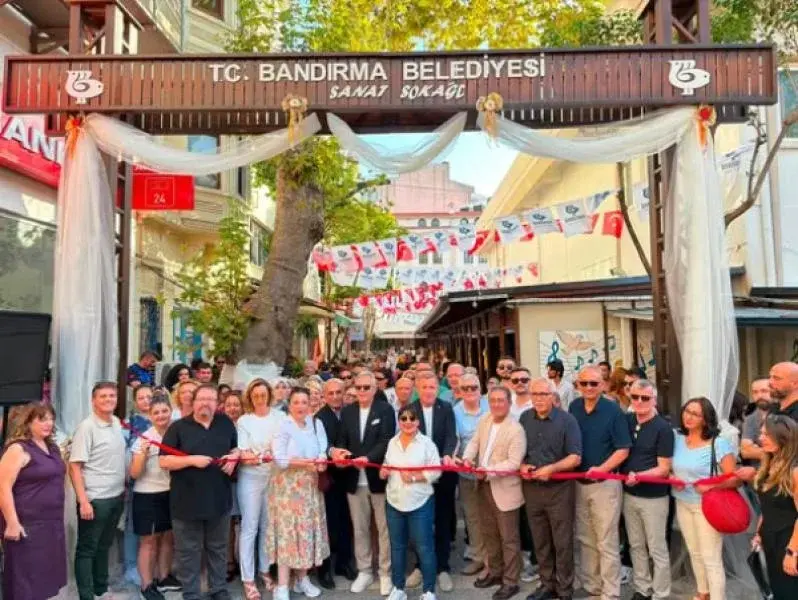 Bandırma Sanat Sokağı Yeni Sergisini Açtı