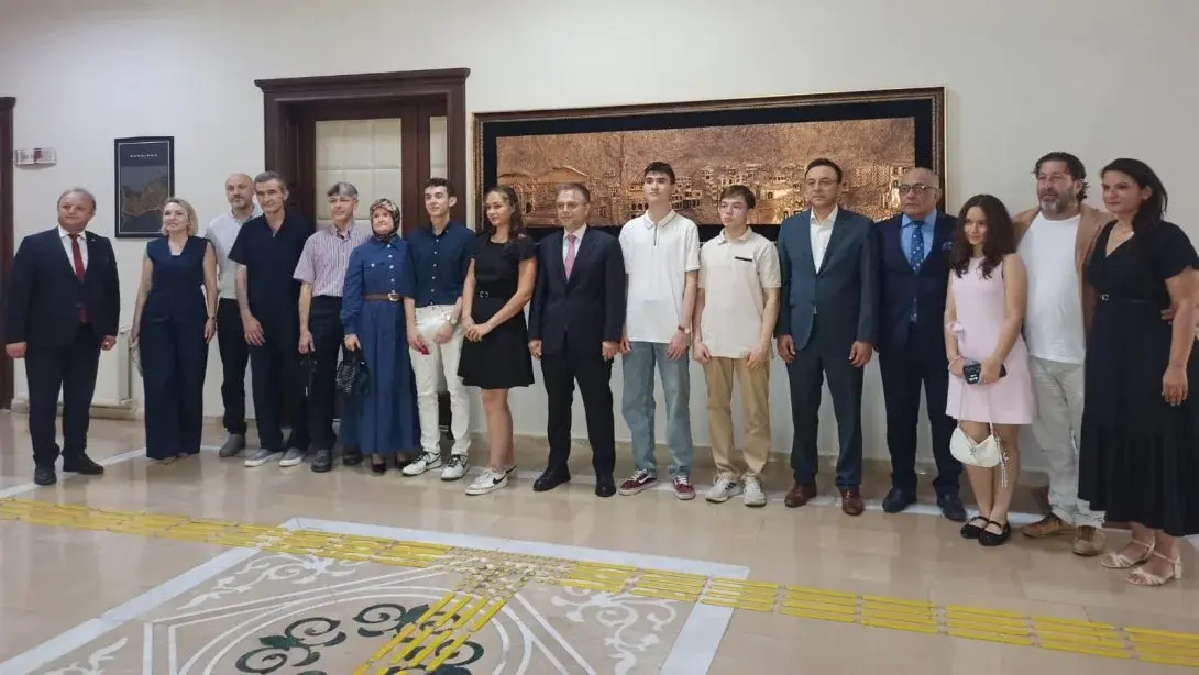 Bandırma'da Sınav Derecesi Yapanlar Kaymakam'la Buluştu
