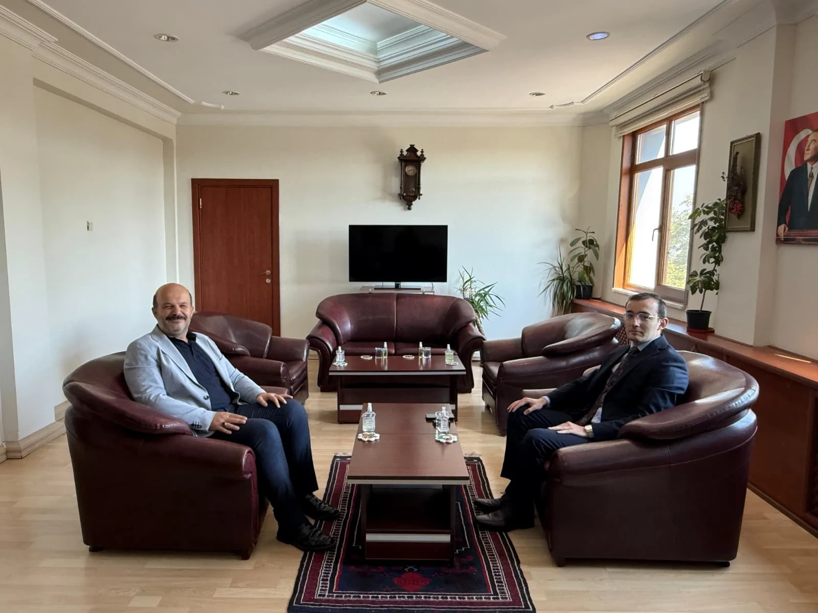 İvrindi Belediye Başkanı Lapanta, Yeni Kaymakam Niğdelioğlu'nu Ziyaret Etti