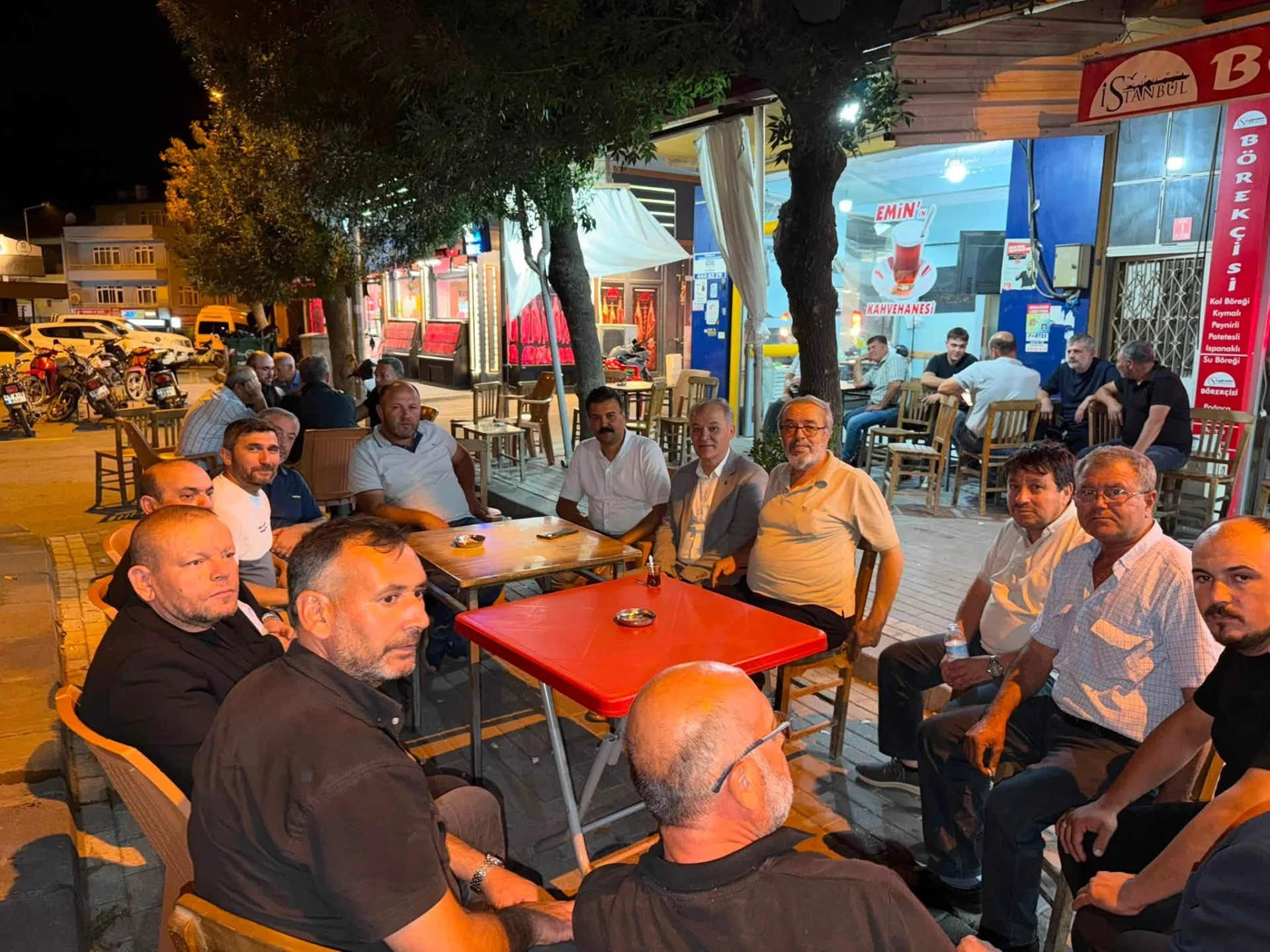 MHP Balıkesir Başkanı Tunç İvrindi'de Esnafla Buluştu