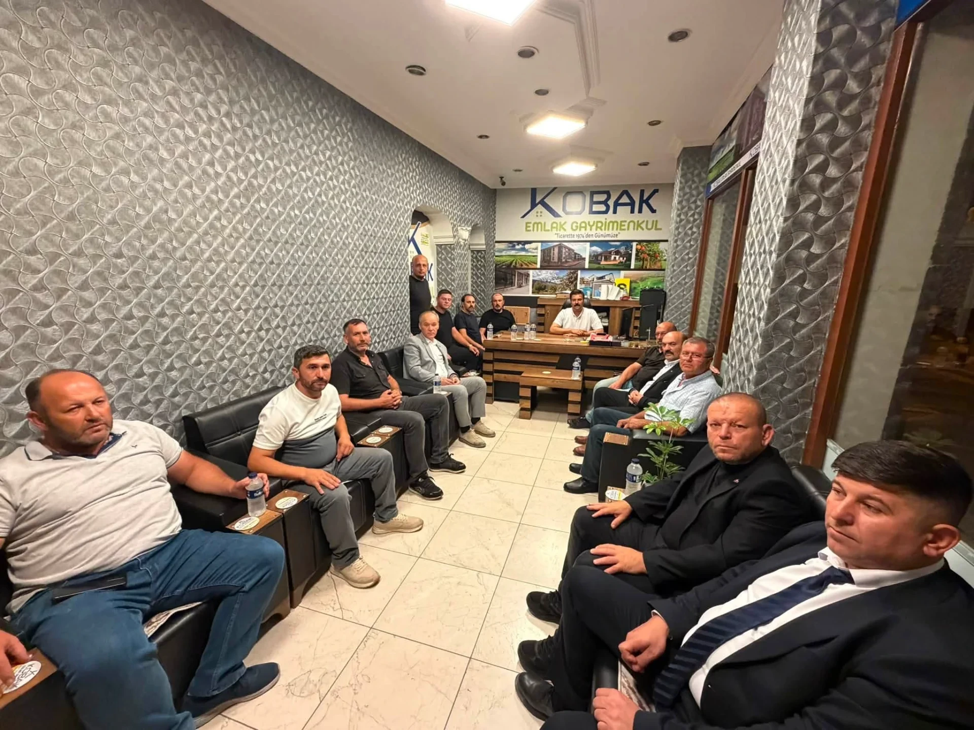 MHP Balıkesir Başkanı Tunç İvrindi'de Esnafla Buluştu