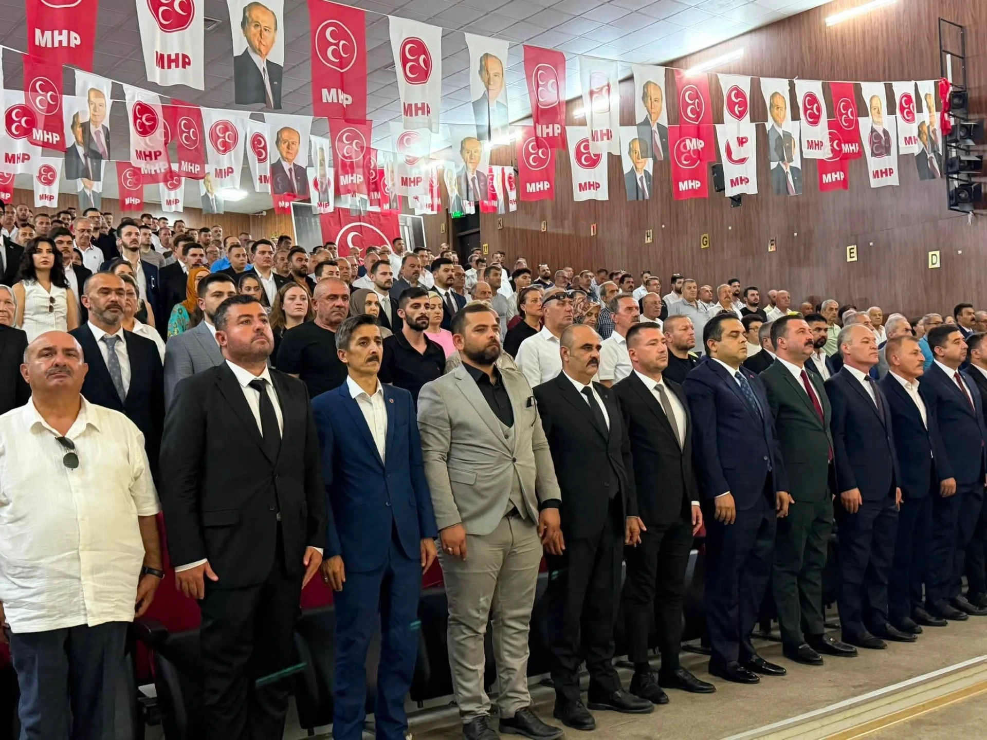 MHP Edremit’te Bayrak Değişimi: Nihat Gezergiç Görevi Devraldı
