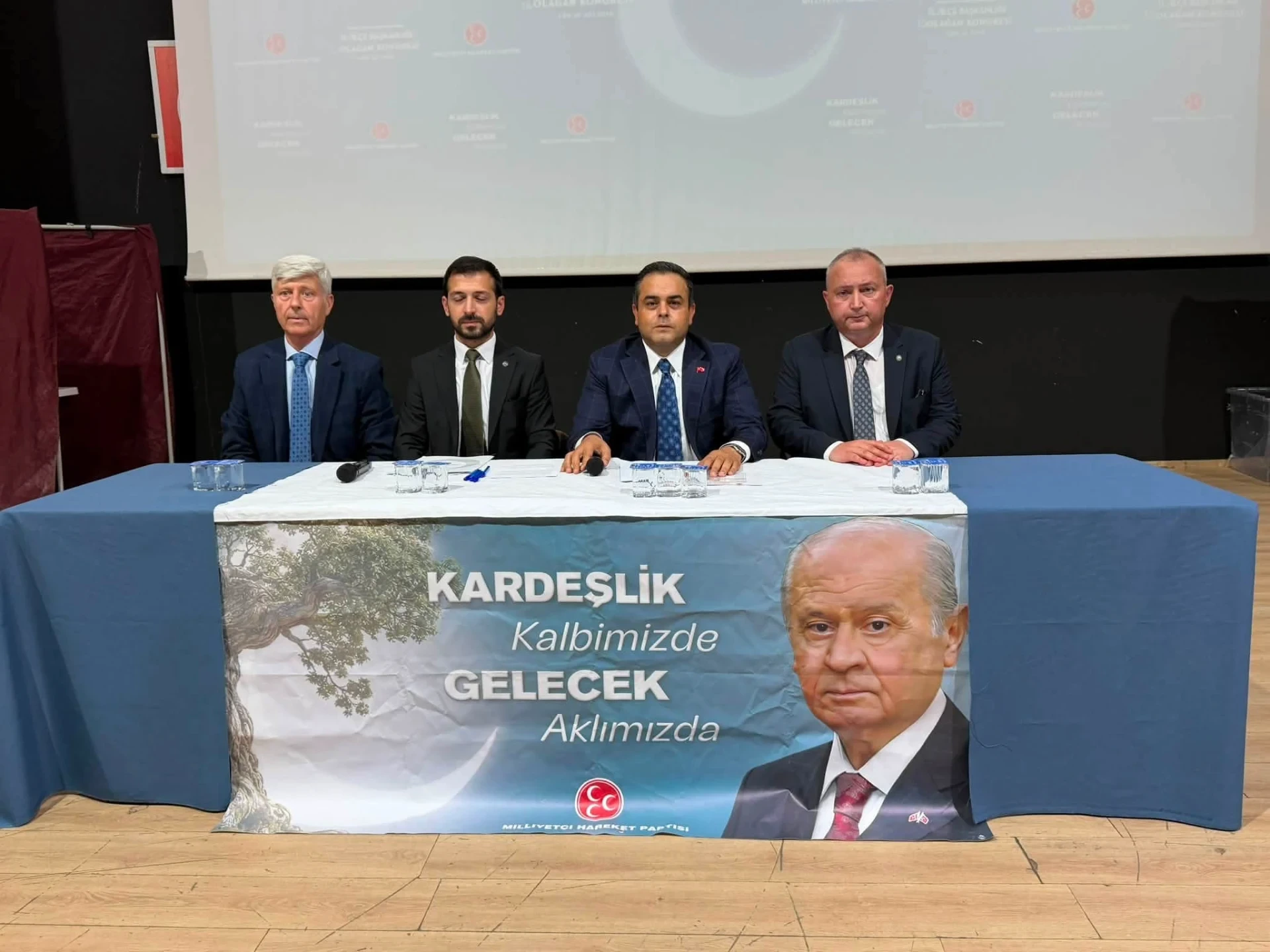 MHP Edremit’te Bayrak Değişimi: Nihat Gezergiç Görevi Devraldı