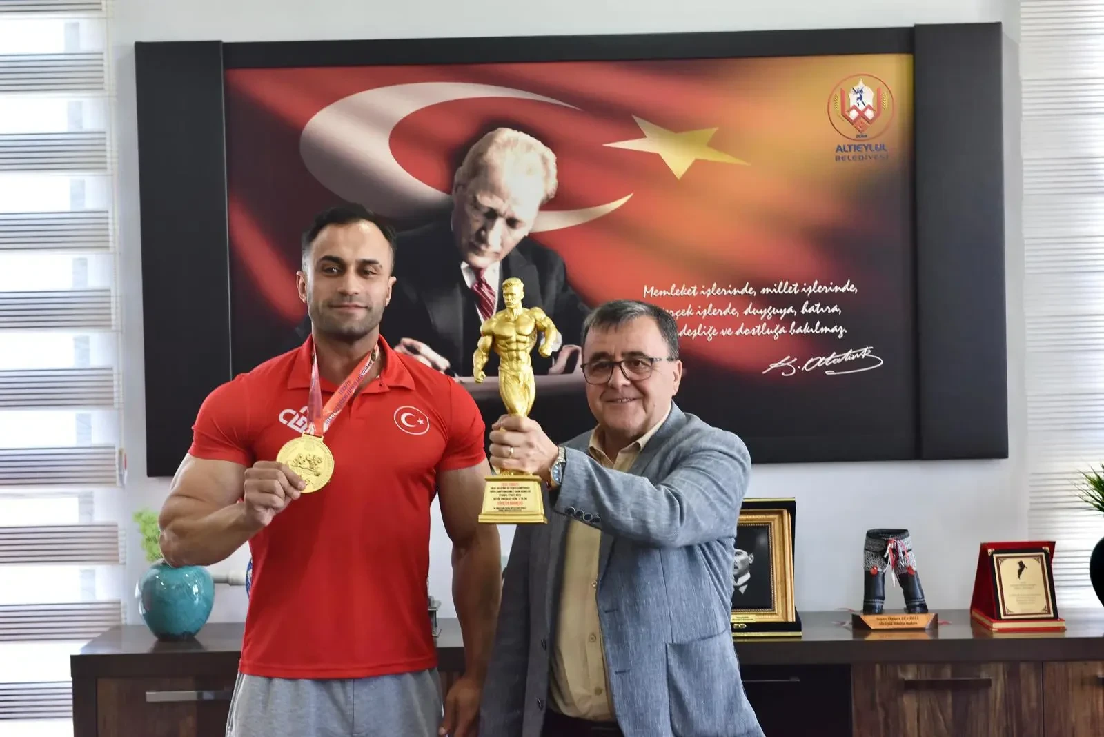 Milli Sporcu Ömer Pullu Türkiye Şampiyonu Olarak Altın Madalyayı Altıeylül'e Getirdi