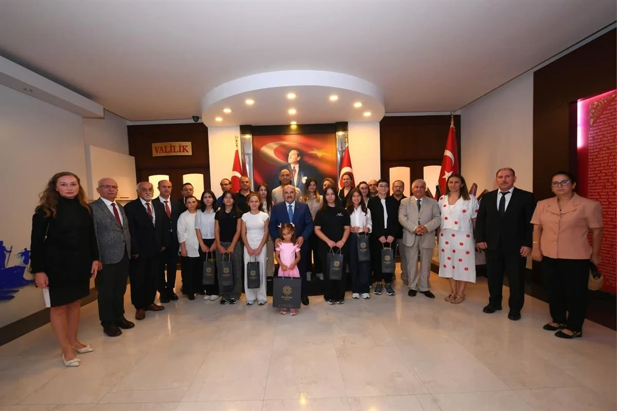 Vali Ustaoğlu Balıkesir’in LGS ve YKS Dereceli Şampiyonlarını Ağırladı